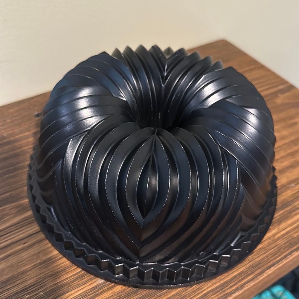 Nordic Ware Black Swirl Bundt Cake Pan